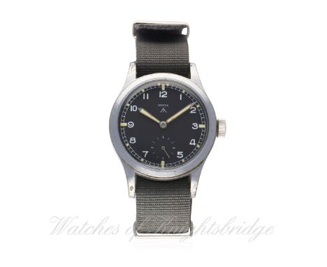 A GENTLEMAN'S BRITISH MILITARY W.W.W. RECORD WRIST WATCH CIRCA 1940s D: Black dial with Arabic numerals, luminous markers, mi