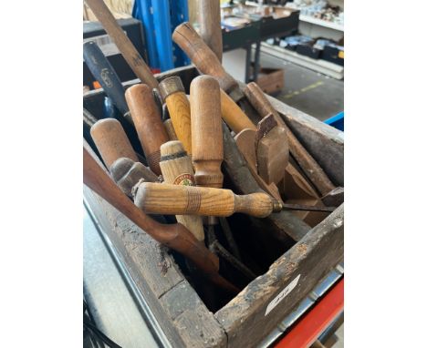 A small wooden box of vintage tools including chisels, mallet, plane, file, hammers etc 