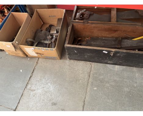 A carpenter's tool chest containing a collection of vintage hand tools, saws, planes, etc + 2 boxes of tools. 