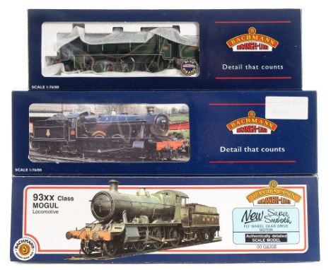 Bachmann, an 00/H0 gauge locomotive No 6962 'Soughton Hall' with six wheel tender in GWR green livery: a 2-6-0 locomotive No 
