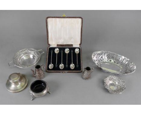 An Art Deco oval silver bonbon dish, The Alexander Clark Company, Birmingham 1931, with foliate pierced sides, 18.5cm wide, a
