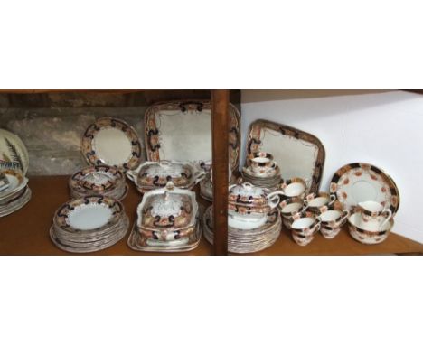 An extensive collection of early 20th century Lincoln pottery St Kilda pattern dinner wares comprising four rectangular gradu