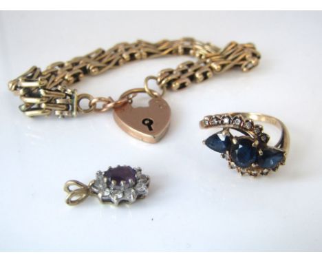 A 9ct gate link bracelet with heart clasp, a sapphire ring and a 9ct amethyst pendant, 15g