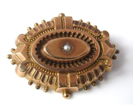 A Victorian 10ct mourning brooch with bevelled glass compartment to reverse and seed pearl to centre, 11.5g