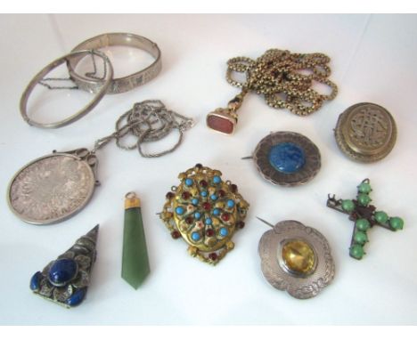 An interesting costume lot to include a guard chain with gold plated fob, a gold mounted hard stone pendant, possibly jade, t