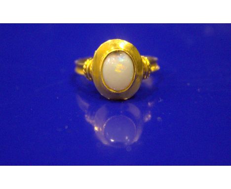 18ct Gold Opal Ring. 4.4 Grams