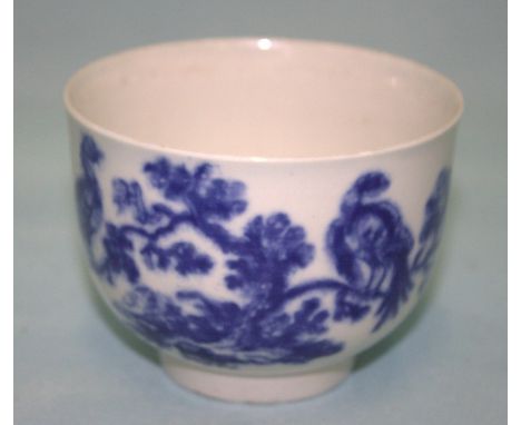 A LATE 18th CENTURY LARGE WORCESTER BLUE AND WHITE TEA BOWL decorated to the body with exotic birds in trees and in flight - 