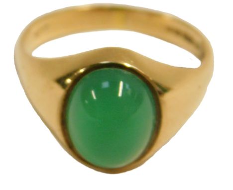 A 9ct gold and cabochon jade ring, size L, 3g. 