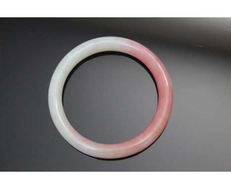 A JADE BANGLE, Dia 8 cm