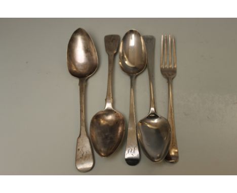 A COLLECTION OF FOUR GEORGIAN HALLMARKED SILVER TABLE SPOONS, together with a table fork, various dates and makers, approx co