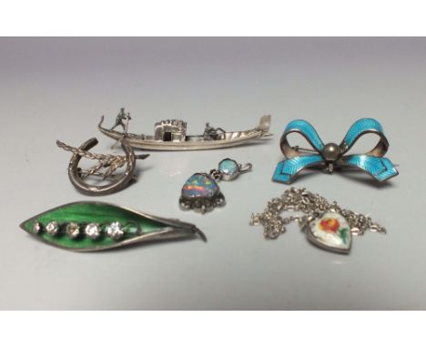 A SMALL SELECTION OF SILVER JEWELLERY TO INCLUDE ENAMEL EXAMPLES, comprising four brooches, an opal set pendant, and an ename