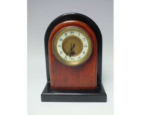 AN EARLY 20TH CENTURY MANTEL CLOCK, of bookend form, with arched top, the circular bezel with numerals and minute markers, mo