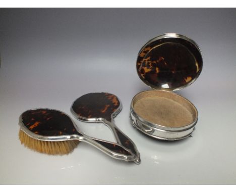 A HALLMARKED SILVER AND TORTOISESHELL DOMED TRINKET BOX - BIRMINGHAM 1945, of circular form, the hinged lid opening to reveal