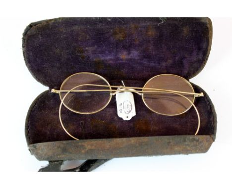 Vintage eye glasses and case