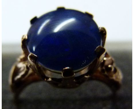 9 ct gold blue opal ring, size M. 2.9g