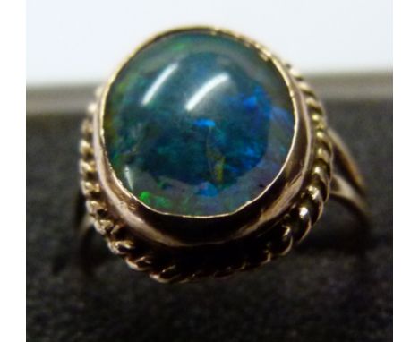 9 ct gold opal ring, size L. 3.2g