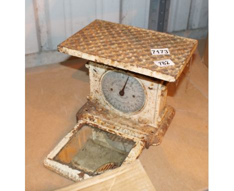 Vintage set of cast iron scales made by Jarasso