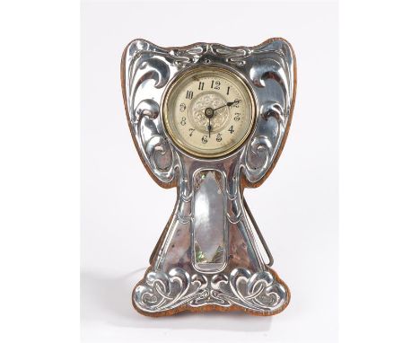 Edward VII silver desk clock, Birmingham 1905, maker Joseph Gloster Ltd, the case with embossed scroll decoration and central