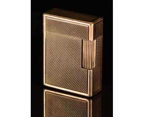 St Dupont of Paris gold plated lighter with chequered decoration, serial number BE1182, height 4.5cm