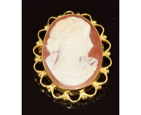 A 9ct gold ring set with a cameo, 5g, 3 x 2.3cm