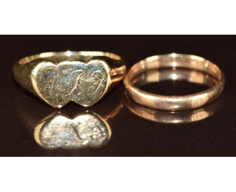 A 9ct gold signet ring in the form of two hearts and a 9ct gold wedding band, size M &amp; J, 4.8g