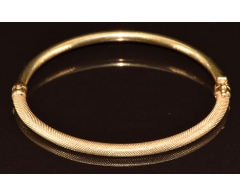 A 9ct gold bangle with textured detail, 4.4g, 5.9 x 5cm