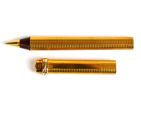 Must de Cartier Stylo Bille ballpoint pen with engraved gold plated body and cap and tri-colour twist decoration.&nbsp;