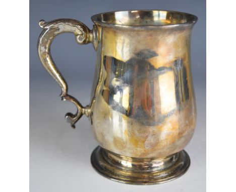 Georgian hallmarked silver pint tankard of baluster form with scroll handle, London 1753, maker Richard Guerney &amp; Thomas 