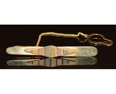 An 18ct tri-coloured gold tie clip, 5.6g