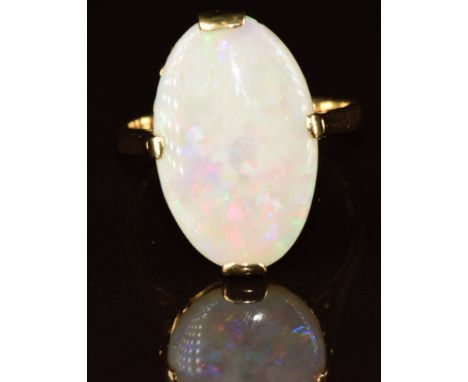 A 18k gold ring set with an oval opal cabcohon, 4.2g, size O