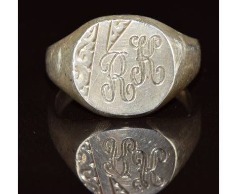 A silver signet ring, 6.6g, size T