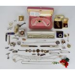 A collection of jewellery including 9ct gold ring set with a synthetic stone (4.6g), crystal