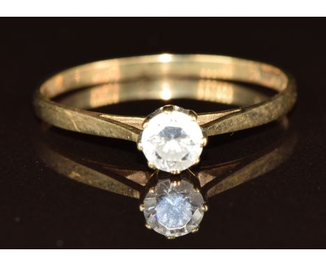 A 9ct gold ring set with cubic zirconia, 1.2g, size R
