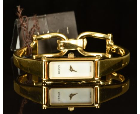 Gucci ladies wristwatch ref. 1500L with gold dauphine hands, mother of pearl dial, gold plated case and quartz movement, on g