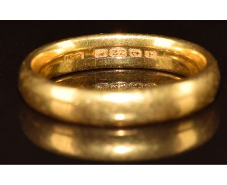 A 22ct gold wedding band / ring, Birmingham 1930,&nbsp;7.2g, size Q&nbsp;