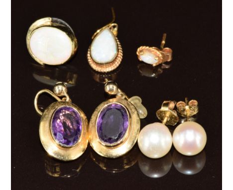 A pair of yellow metal earrings each set with an oval cut amethyst (6.8g), a pair of 18k gold earrings set with a cultured pe