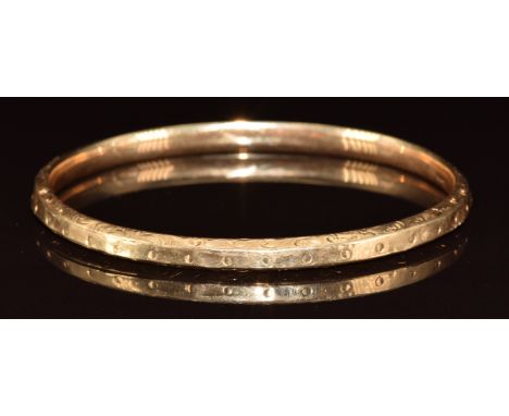 A 14k gold bangle with embossed scrolling and sphere decoration, 8.5g, 6.5 x 5.5cm