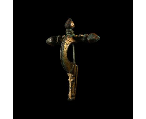 300-340 A.D. With collared onion-knop finials, keeled deep bow and short chamfered foot; pin in situ. Cf. Humer, F., Kremer, 