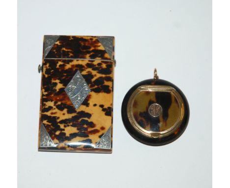 A tortoiseshell and 9ct gold-mounted compact by Horton & Allday, Birmingham 1922, with hinged lid and mirror to underside, th