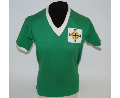 THE FOLLOWING LOT RELATES TO THE CAREER OF CELTIC AND NORTHEN IRELAND INTERNATIONAL BERTIE PEACOCK MBE A green Northern Irela