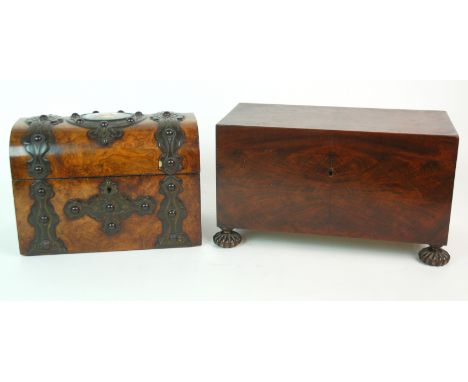 A Regency mahogany tea caddy with hinged lid, two division interior with hinged tea canisters, on knulled feet, 18cm high x 3