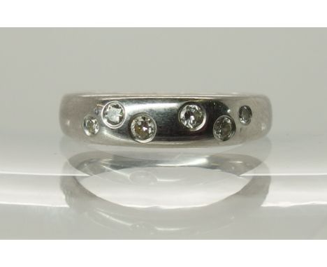 A platinum and diamond ring finger size M, weight 7.2gms