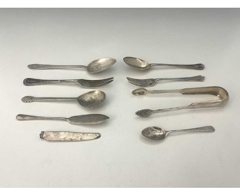 A mixed group of hallmarked silver to include a single pair of fiddle pattern Victorian Scottish sugar tongs, with shell bowl