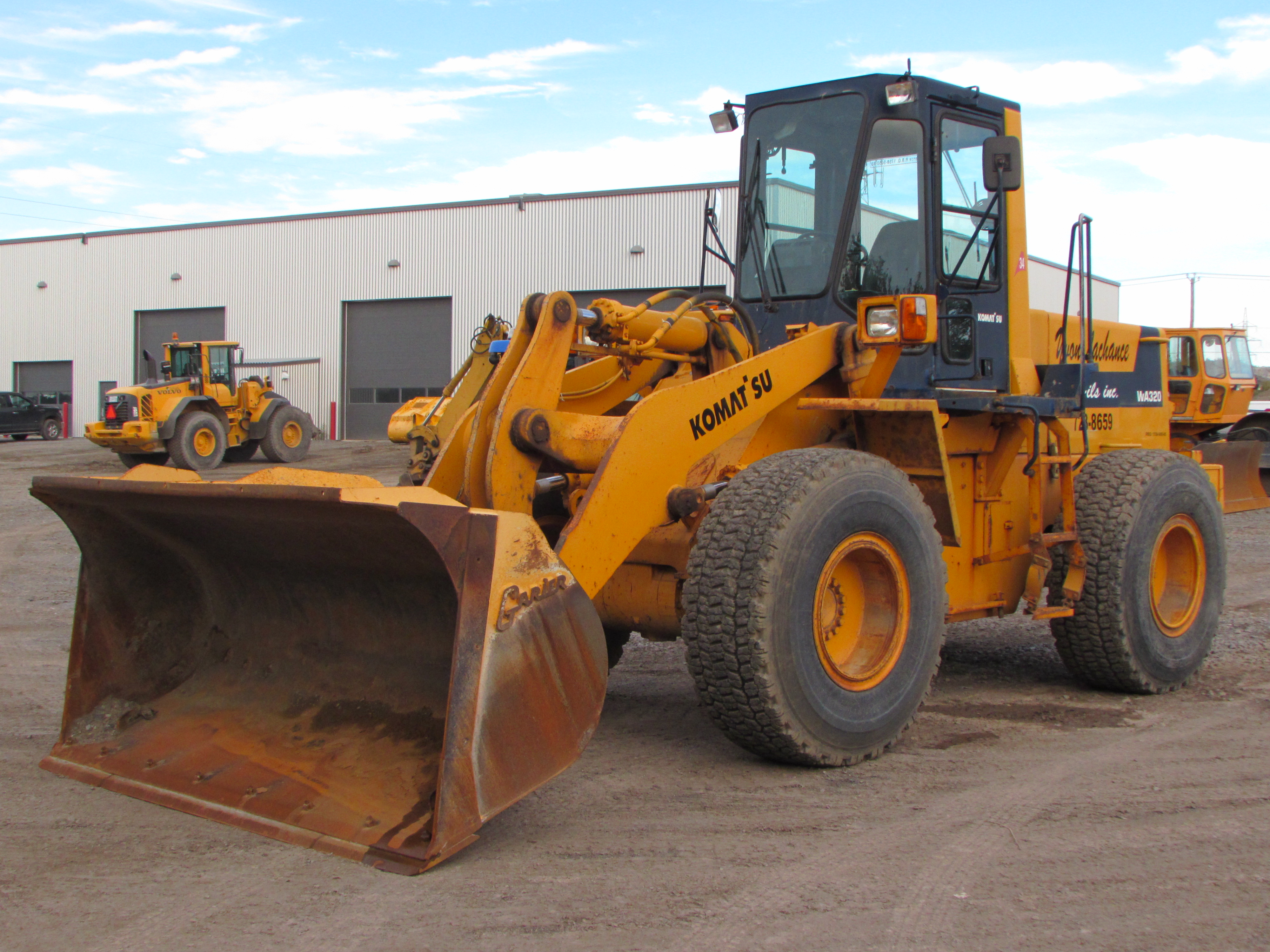 1995 KOMATSU WA-320-1 WHEEL LOADER C/W KOMATSU DRESSER-614T 166HP ...