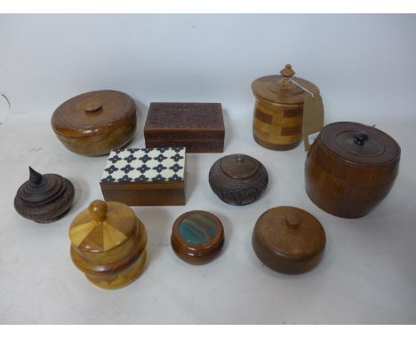 A collection of 10 wooden boxes/trinket boxes to include a hand-carved example and a box with circular banded agate panel to 