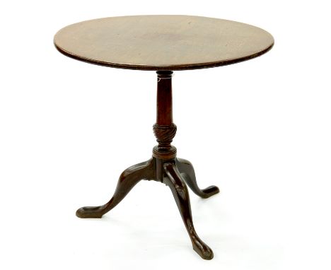 A VICTORIAN MAHOGANY TRIPOD TABLE, ON TURNED COLUMN WITH TILT TOP ACTION, 75CM H X 82CM D 