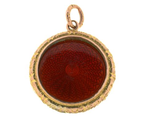 A GOLD AND RED GUILLOCHE ENAMEL LOCKET, UNMARKED, 2.5 CM DIAMETER, 12.5G 
