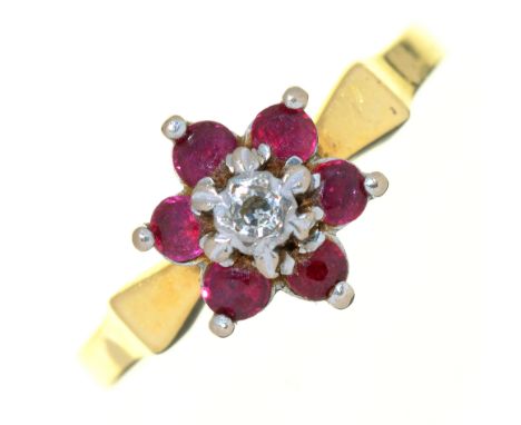 A RUBY AND DIAMOND RING IN GOLD MARKED 18CT, 3.5G, SIZE K 