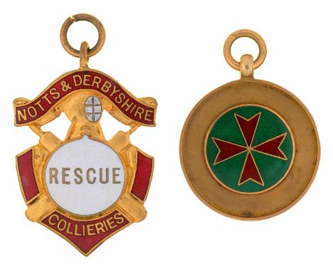 AN ENAMEL MALTESE CROSS PENDANT IN GOLD MARKED 9CT, 6G, AND A BRASS PENDANT MEDAL 