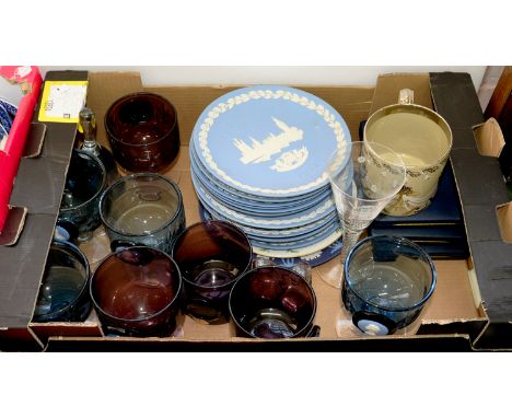 A COLLECTION OF WEDGWOOD JASPER WARE CHRISTMAS PLATES, A ROYAL SILVER JUBILEE COMMEMMORATIVE MUG DESIGNED BY RICHARD GUYATT A